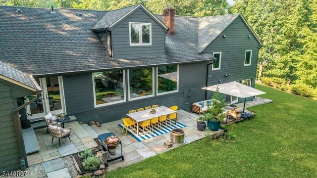 21 Gloucester Rd, Summit City, NJ 07901
