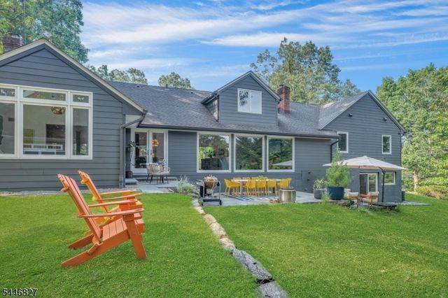 21 Gloucester Rd, Summit City, NJ 07901
