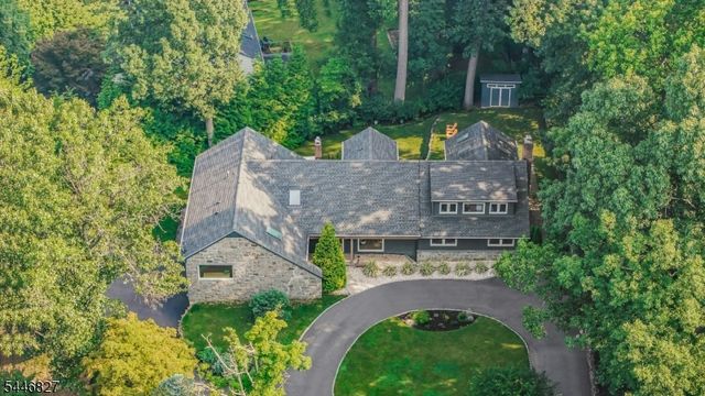 21 Gloucester Rd, Summit City, NJ 07901