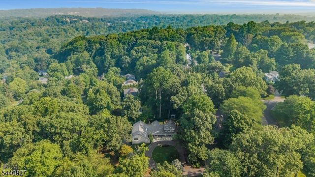 21 Gloucester Rd, Summit City, NJ 07901