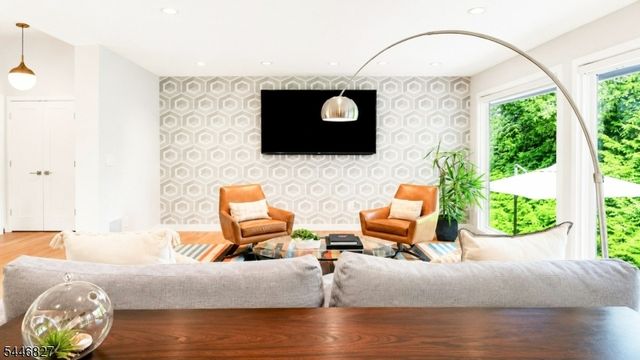 21 Gloucester Rd, Summit City, NJ 07901