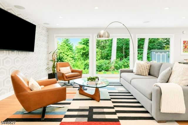 21 Gloucester Rd, Summit City, NJ 07901