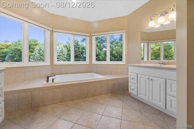 3279 Beach Lake Drive E, Brighton Township, MI 48380