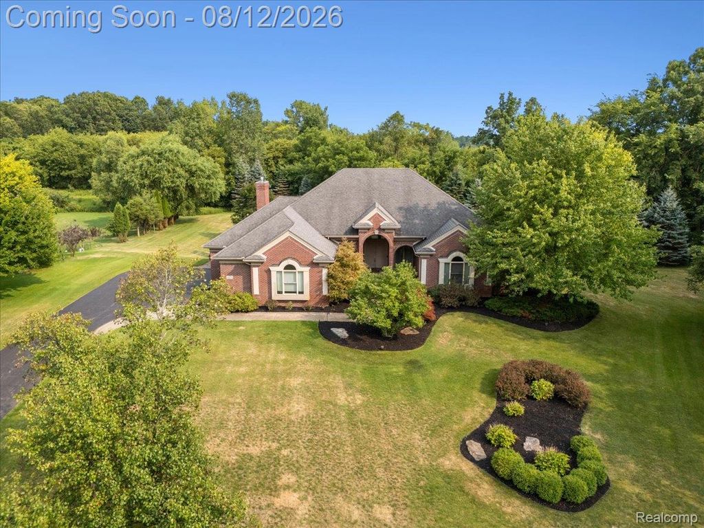 3279 Beach Lake Drive E, Brighton Township, MI 48380