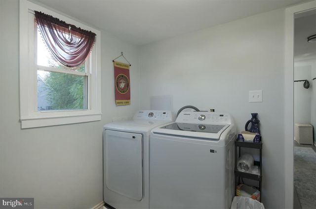2 N RAILROAD AVE, Delmar, DE 19940
