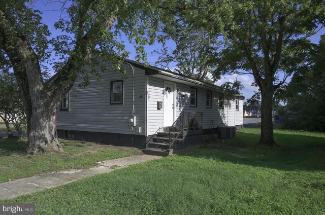 2 N RAILROAD AVE, Delmar, DE 19940