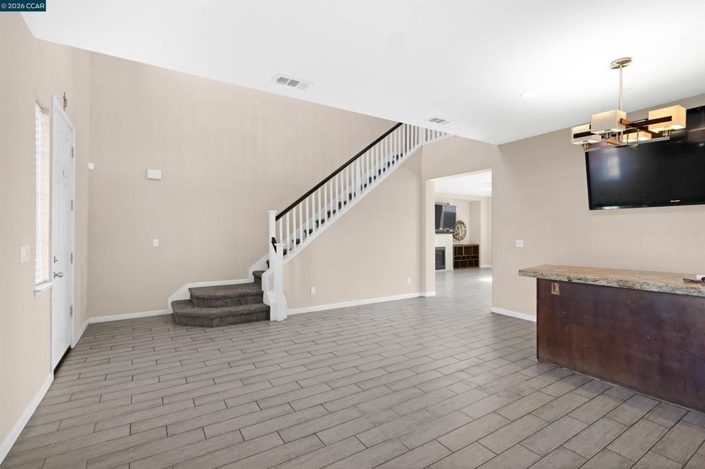 Image 12 of property listing at 2138 Yellow Rose Cir, Fairfield, CA 94534