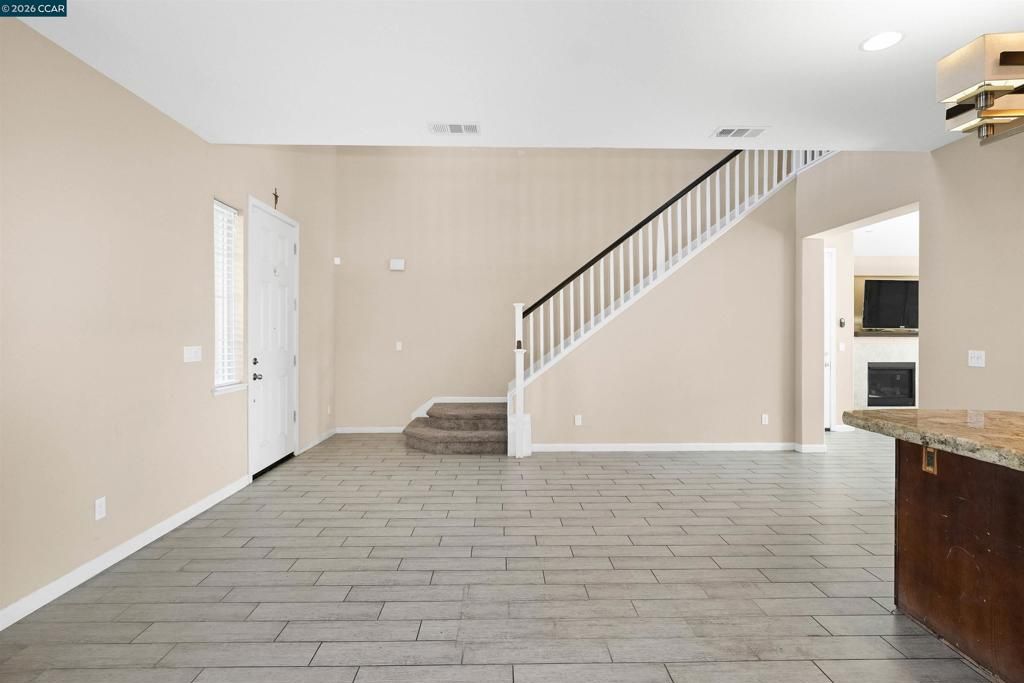 Image 13 of property listing at 2138 Yellow Rose Cir, Fairfield, CA 94534