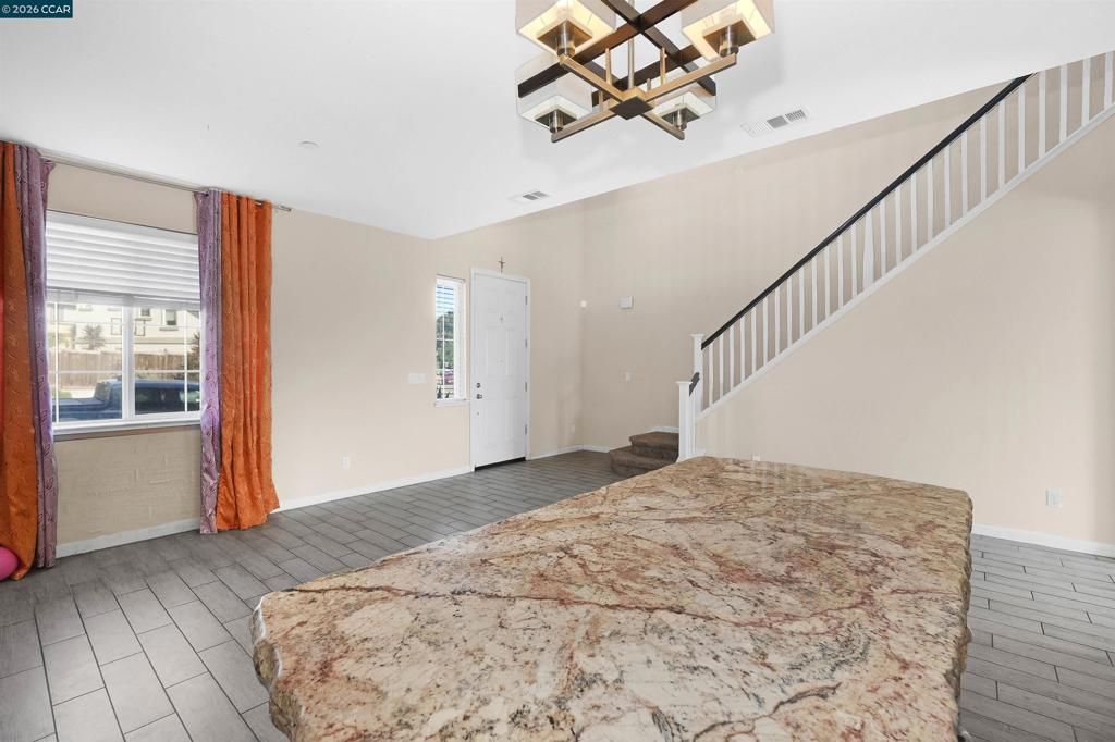 Image 14 of property listing at 2138 Yellow Rose Cir, Fairfield, CA 94534