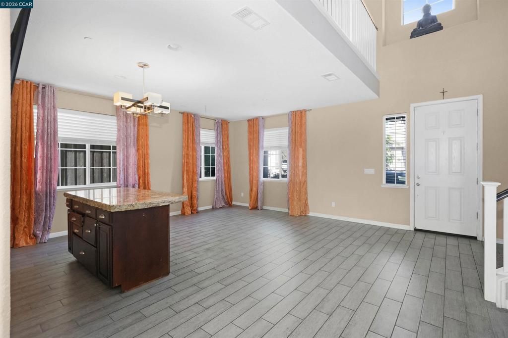 Image 15 of property listing at 2138 Yellow Rose Cir, Fairfield, CA 94534