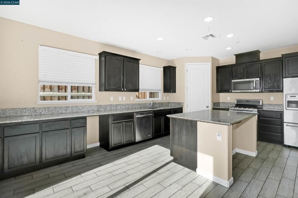 Image 21 of property listing at 2138 Yellow Rose Cir, Fairfield, CA 94534