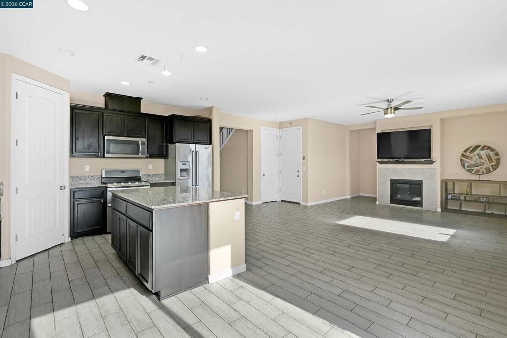 Image 22 of property listing at 2138 Yellow Rose Cir, Fairfield, CA 94534