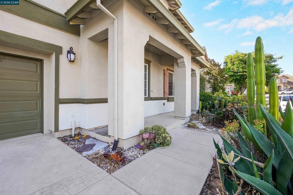 Image 5 of property listing at 2138 Yellow Rose Cir, Fairfield, CA 94534