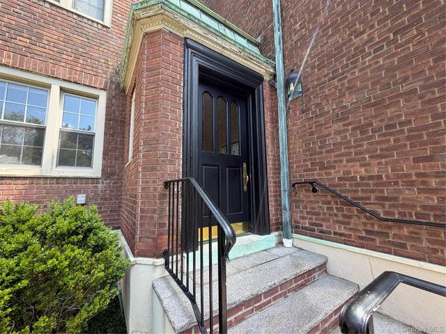 4 Chateaux Circle 4C, Scarsdale, NY 10583