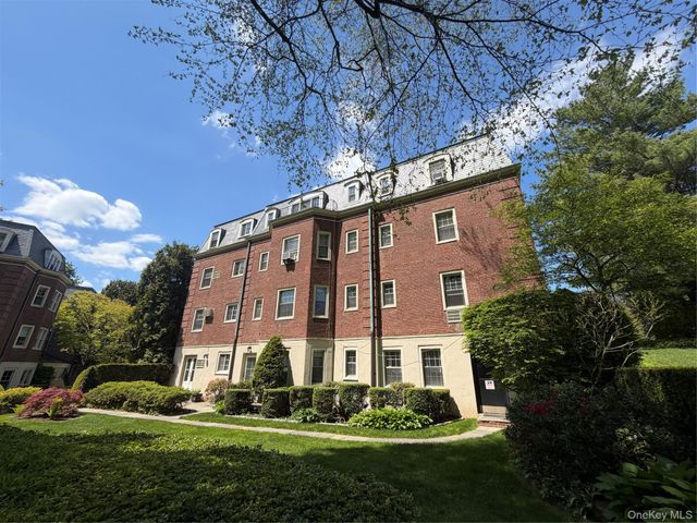 4 Chateaux Circle 4C, Scarsdale, NY 10583