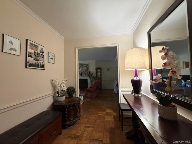 4 Chateaux Circle 4C, Scarsdale, NY 10583