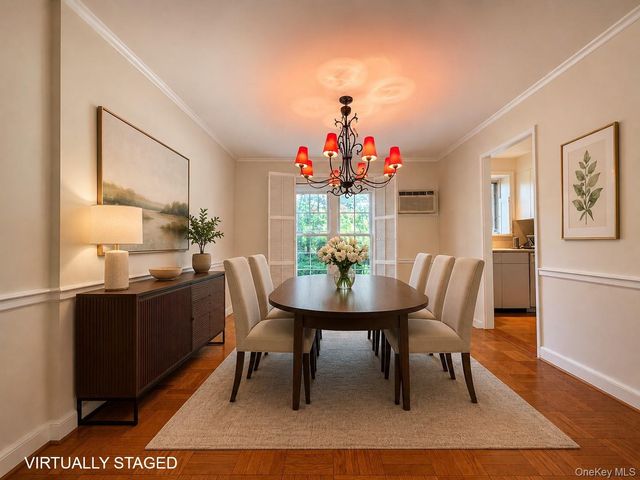 4 Chateaux Circle 4C, Scarsdale, NY 10583