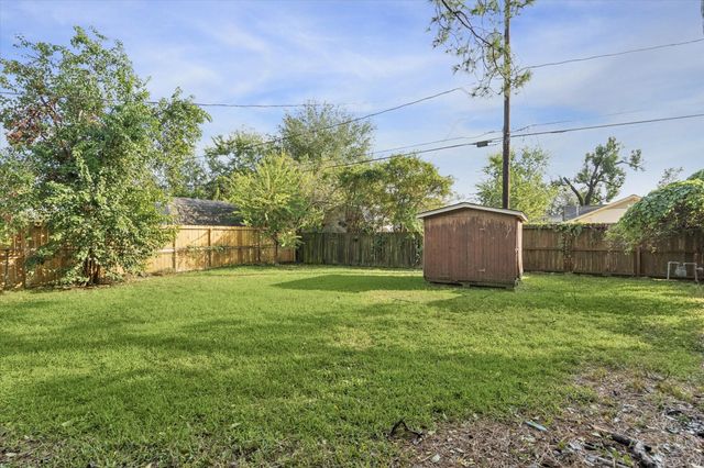 4913 Nina Lee Lane, Houston, TX 77092