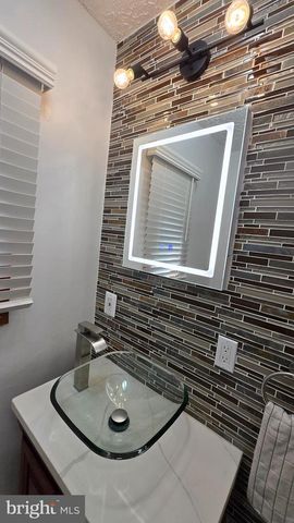 823 WOODLAND AVE, Winchester, VA 22601