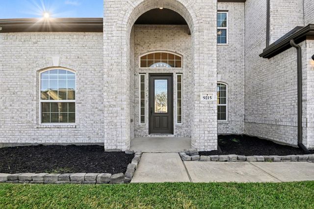 9215 Joe Louis Drive, Mont Belvieu, TX 77523