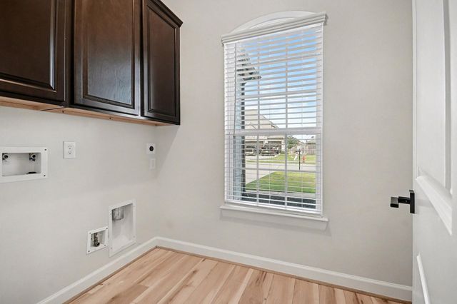 9215 Joe Louis Drive, Mont Belvieu, TX 77523