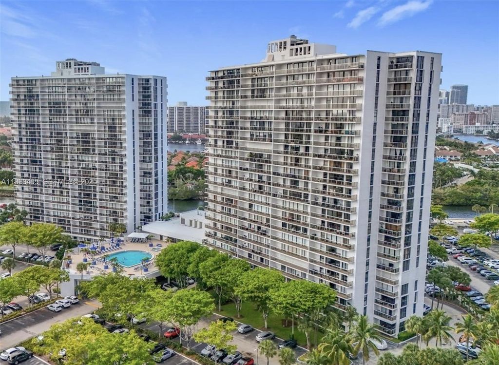 3731 N Country Club Drive 129, Aventura, FL 33180