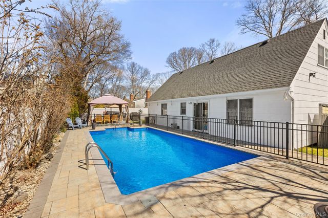 1139 Dorothy Street, Holbrook, NY 11741