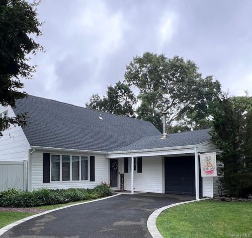 1139 Dorothy Street, Holbrook, NY 11741