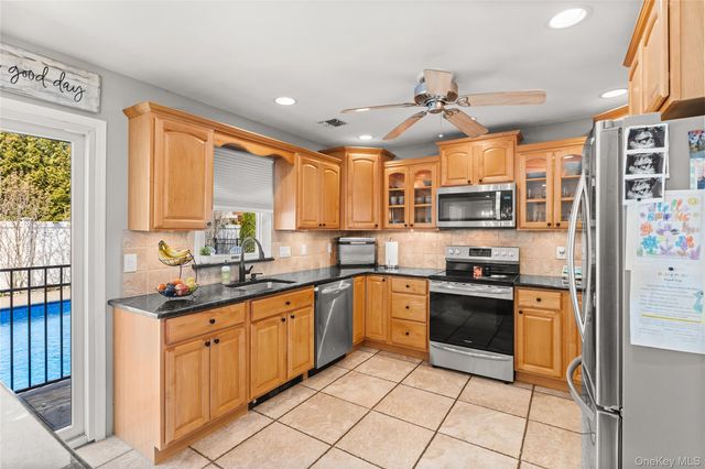 1139 Dorothy Street, Holbrook, NY 11741