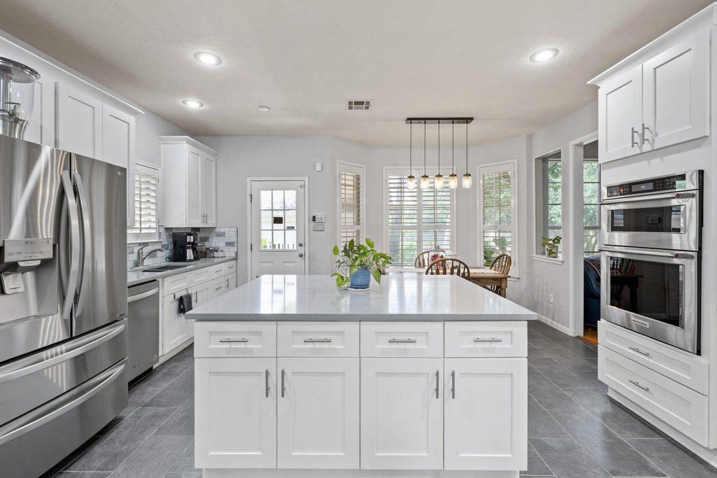 6804 Robert Dixon DR, Austin, TX 78749