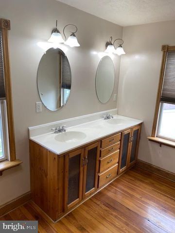 30 THOMAS AVE, Bryn Mawr, PA 19010