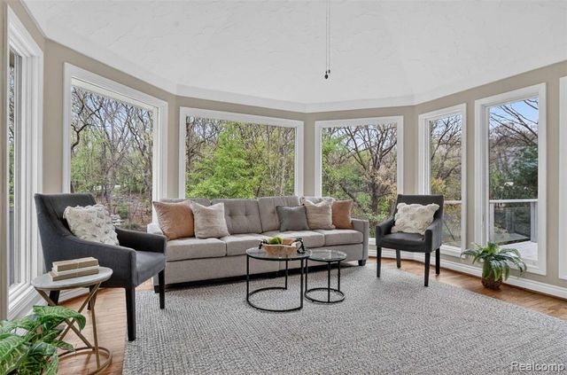 5300 Old Mill Road, Rochester, MI 48306