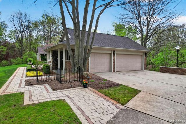 5300 Old Mill Road, Rochester, MI 48306