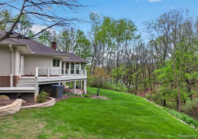 5300 Old Mill Road, Rochester, MI 48306