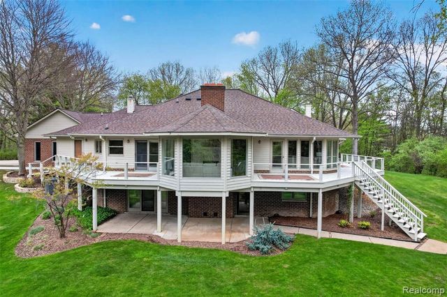 5300 Old Mill Road, Rochester, MI 48306
