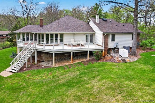 5300 Old Mill Road, Rochester, MI 48306