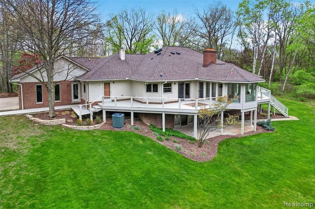 5300 Old Mill Road, Rochester, MI 48306