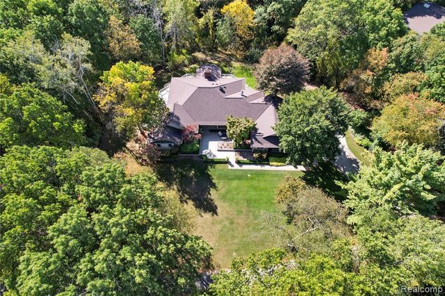 5300 Old Mill Road, Rochester, MI 48306