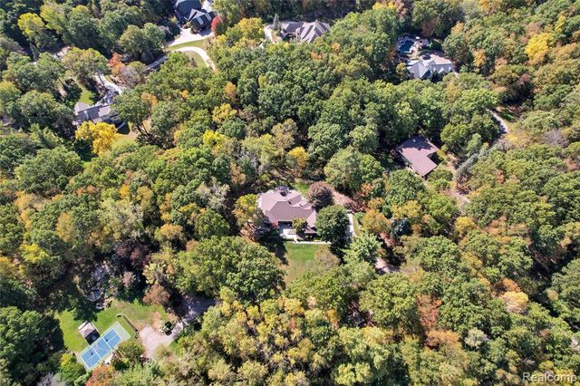 5300 Old Mill Road, Rochester, MI 48306