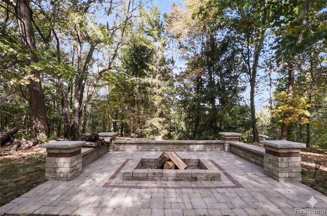 5300 Old Mill Road, Rochester, MI 48306