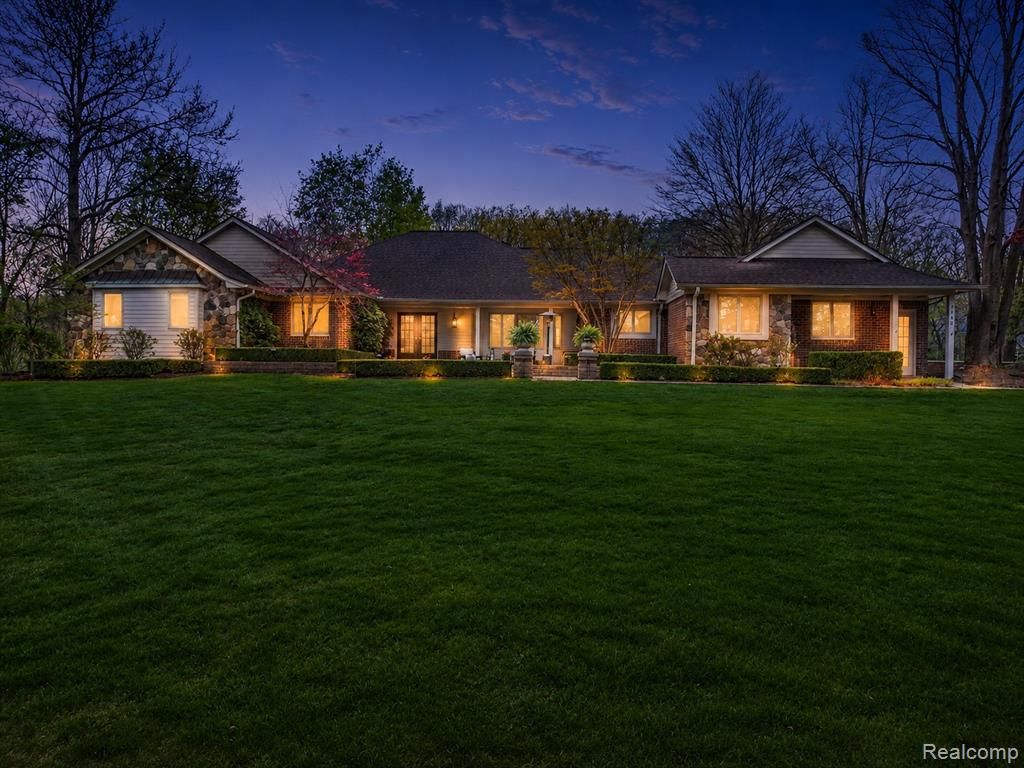 5300 Old Mill Road, Rochester, MI 48306