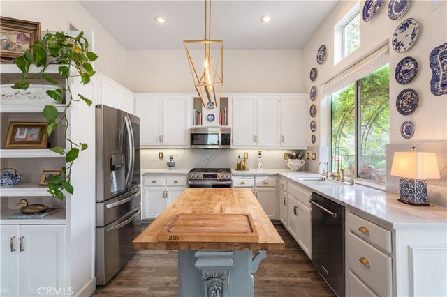 37849 Bear View Circle, Murrieta, CA 92562