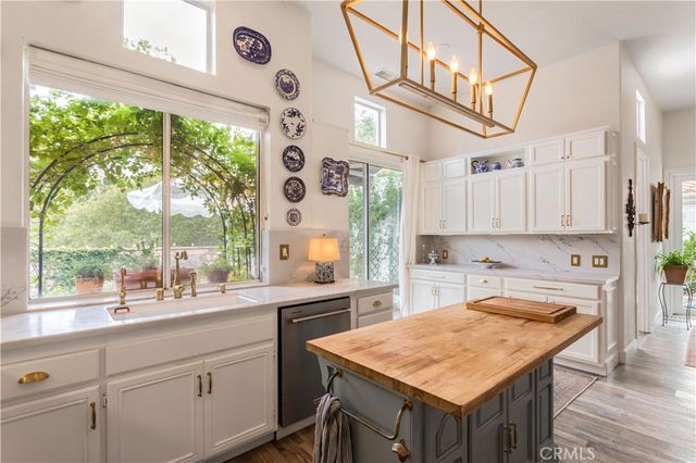 37849 Bear View Circle, Murrieta, CA 92562