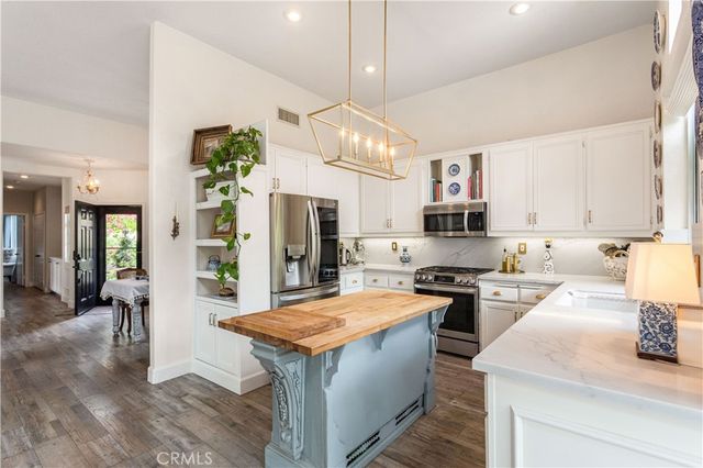 37849 Bear View Circle, Murrieta, CA 92562