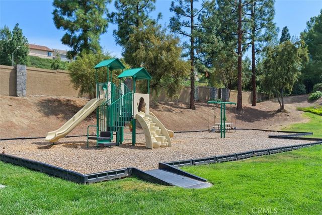 37849 Bear View Circle, Murrieta, CA 92562