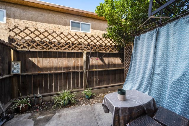 9051 Cedros Avenue 5, Panorama City, CA 91402