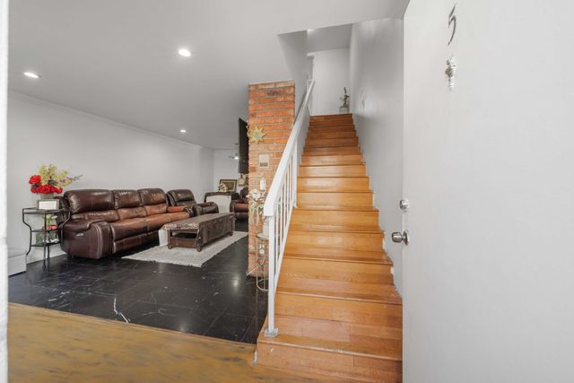 9051 Cedros Avenue 5, Panorama City, CA 91402