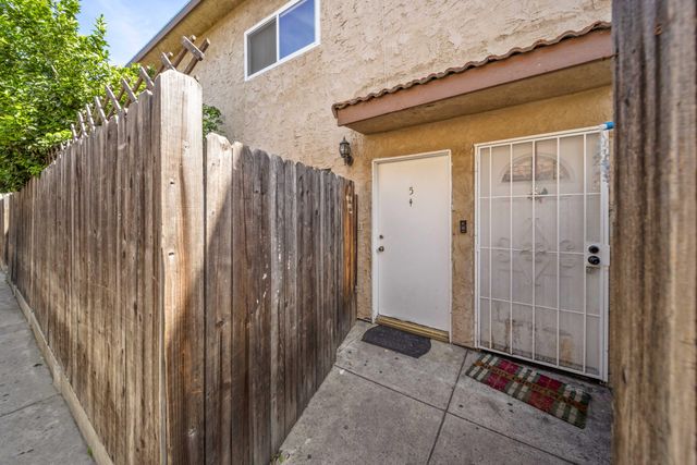 9051 Cedros Avenue 5, Panorama City, CA 91402