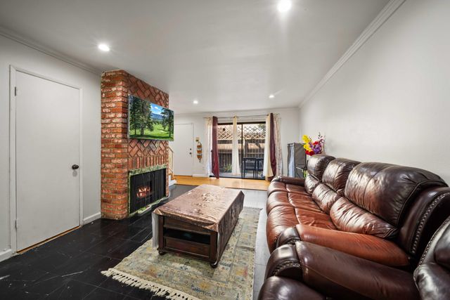 9051 Cedros Avenue 5, Panorama City, CA 91402