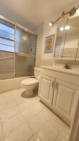 564 Durham T 564 564, Deerfield Beach, FL 33442